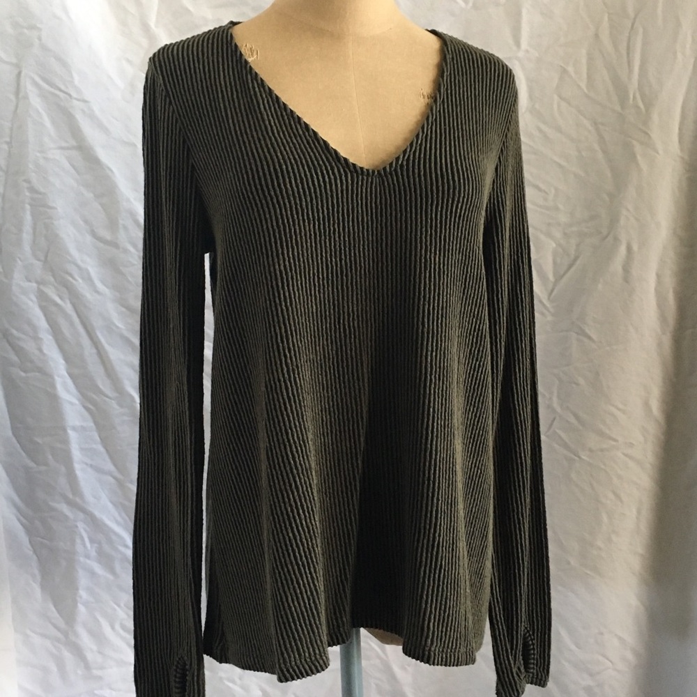 LAST Weekend—NWOT Everly Top Med olive green